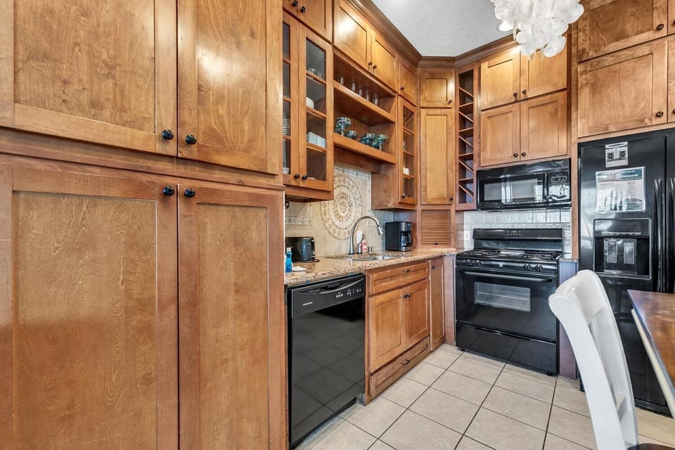 House, Multiple Beds (The Palms A3) | Private kitchen | Oven, toaster