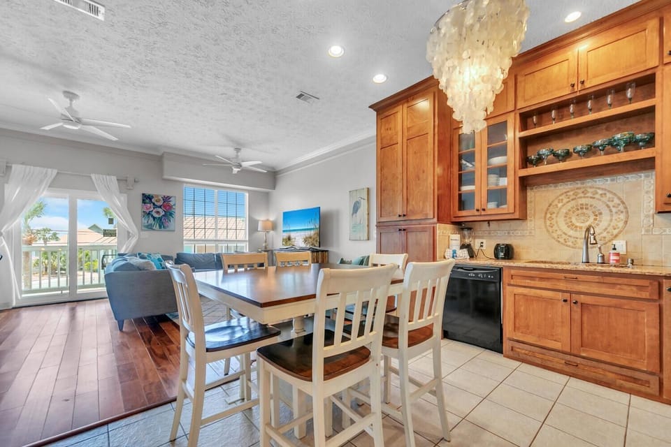 House, Multiple Beds (The Palms A3) | Dining