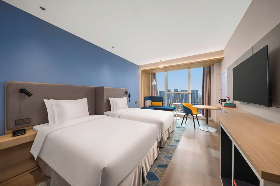 2 Double Standard River View | Desk, blackout drapes, soundproofing, free WiFi