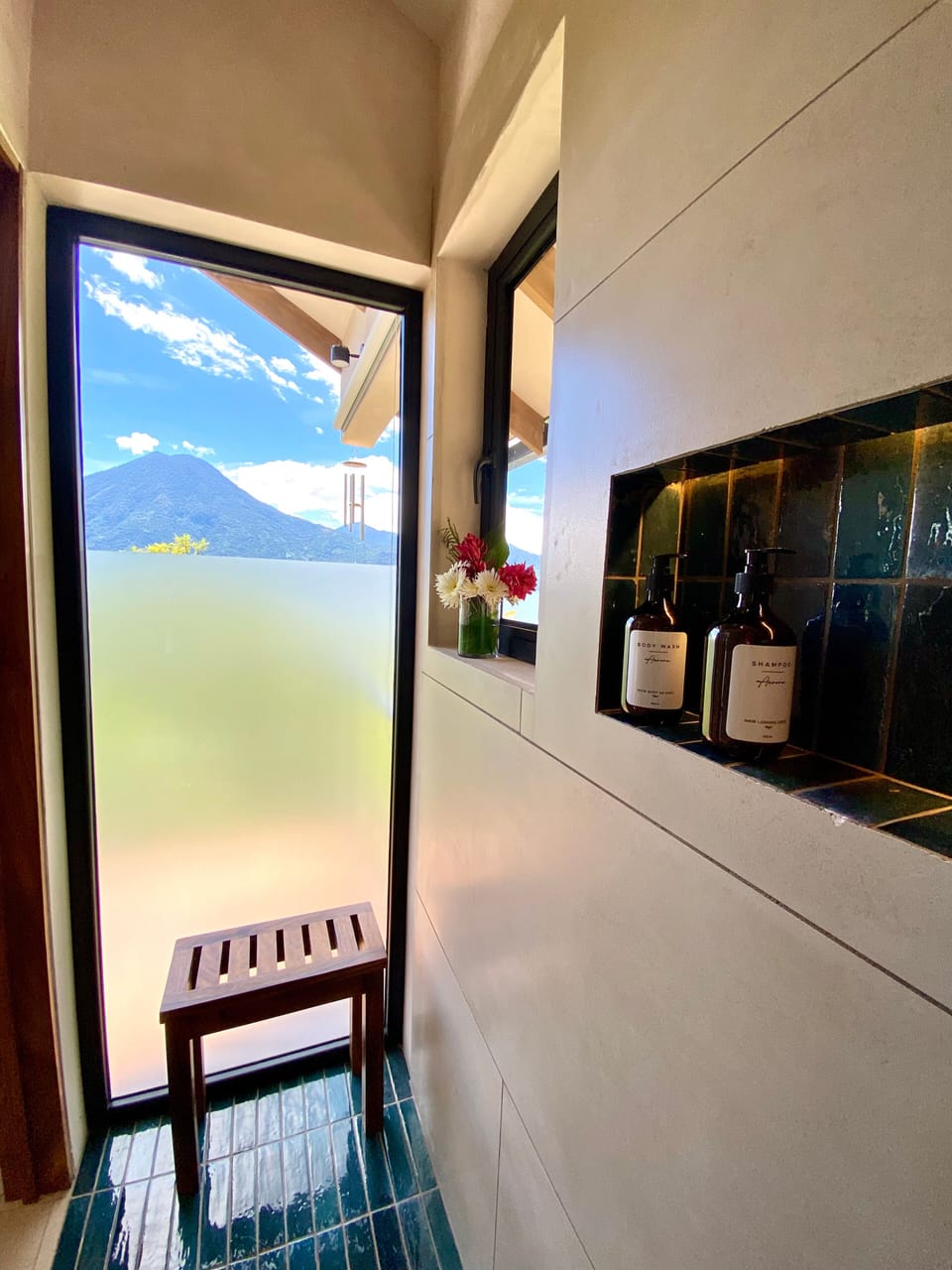 Luxury Cabin, Lake View | Bathroom | Shower, free toiletries, hair dryer, towels
