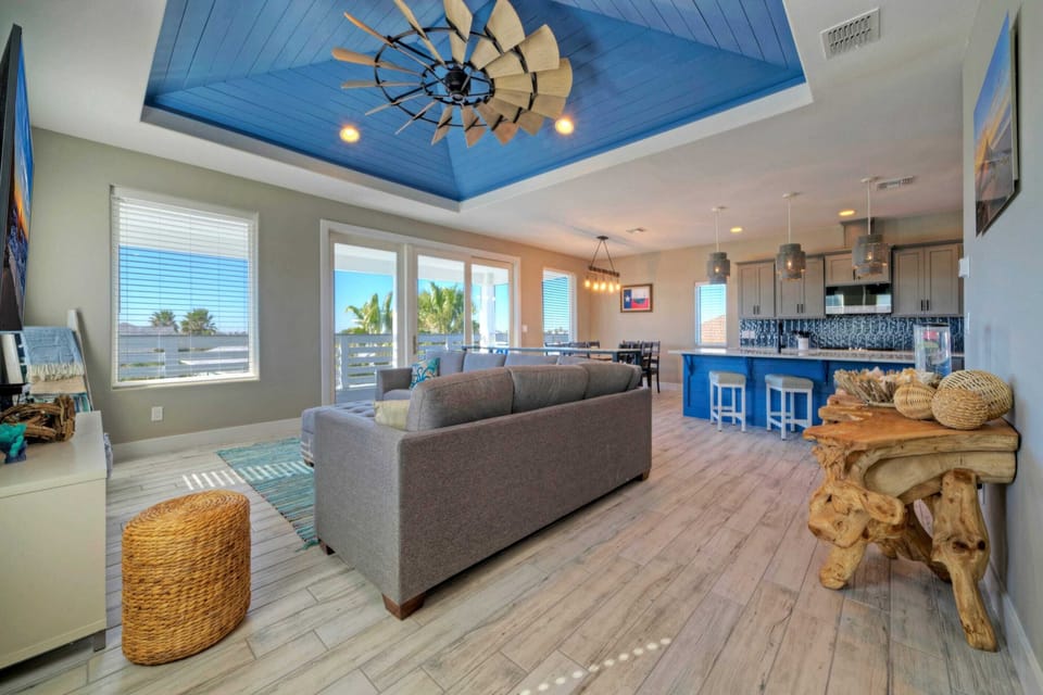 House (5 Bedrooms) | Interior