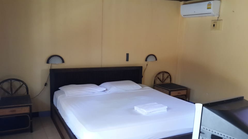 Standard Double Room | In-room safe, rollaway beds (surcharge), WiFi (free)