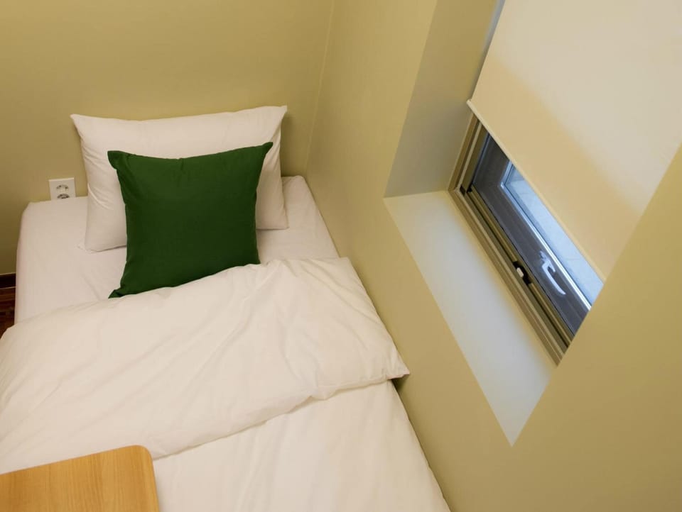 Soundproofing, free WiFi, bed sheets