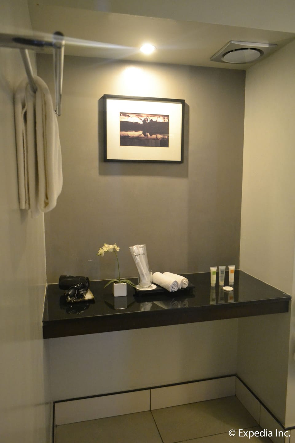 Premium Room, Non Smoking | Bathroom amenities | Shower, rainfall showerhead, free toiletries, hair dryer