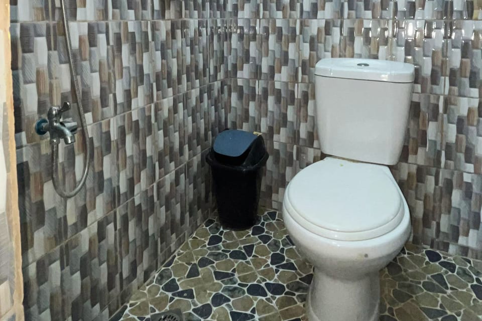 Twin Room | Bathroom | Shower, rainfall showerhead, towels, soap
