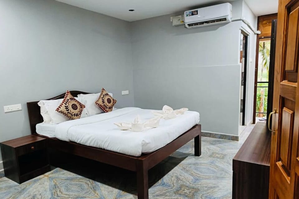 Standard Double Room | Free WiFi, bed sheets