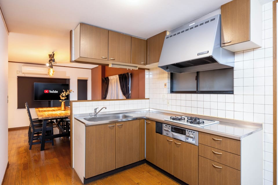 Condo, Balcony | Private kitchen | Electric kettle, toaster