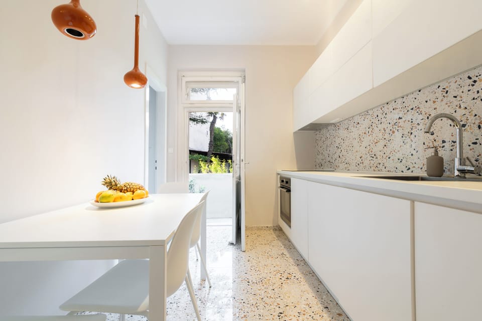 Deluxe Apartment, Non Smoking | Private kitchen | Electric kettle