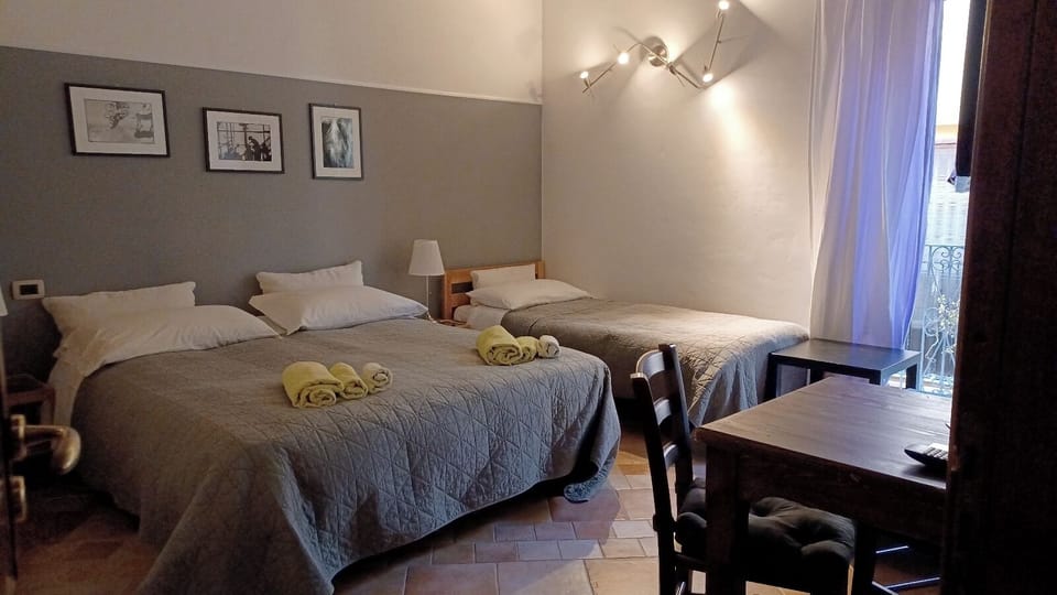 Triple Room | 1 bedroom, minibar, individually decorated, individually furnished