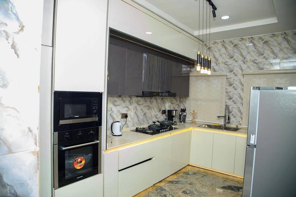 Economy Room, Balcony, City View | Private kitchen | Fridge, microwave, oven, stovetop