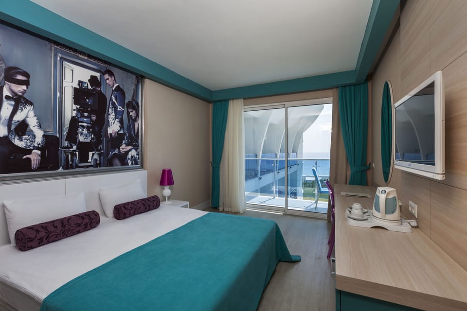 Minibar, in-room safe, soundproofing, bed sheets