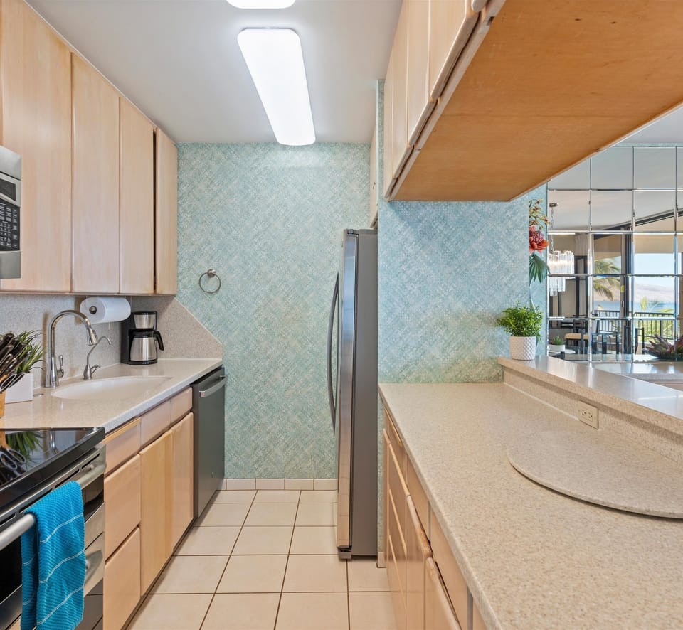 Condo, 2 Bedrooms | Private kitchen | Fridge, oven, coffee/tea maker, toaster