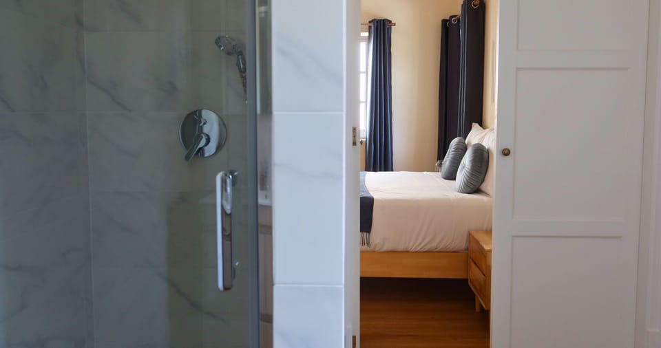 Comfort Double Room - Florbela Espanca | Bathroom | Rainfall showerhead, hair dryer, slippers, towels