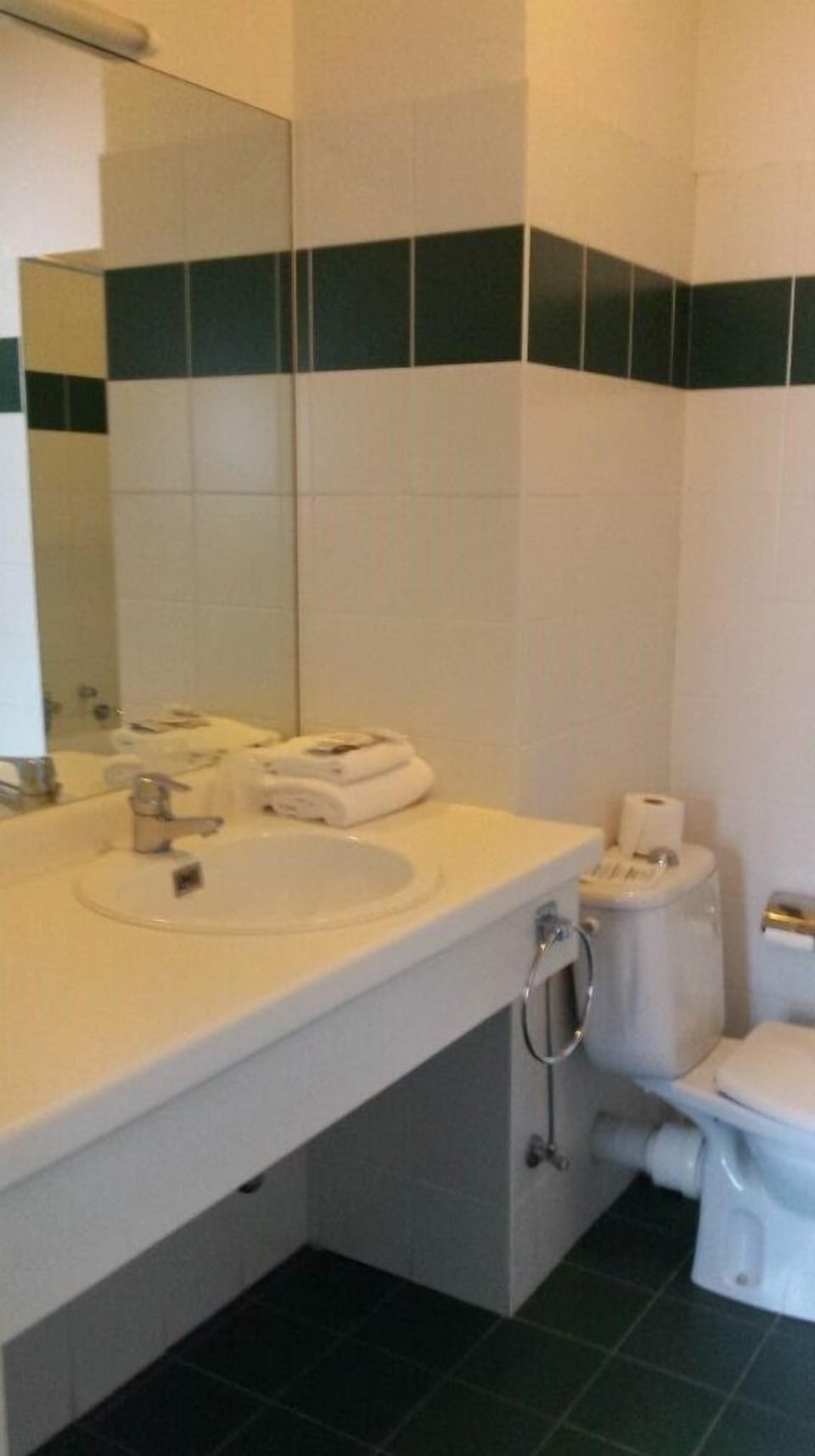 Standard Double Room | Bathroom | Combined shower/tub, hair dryer, bidet