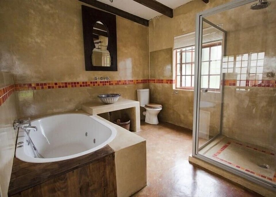 Luxury Suite, 1 Queen Bed | Deep soaking bathtub