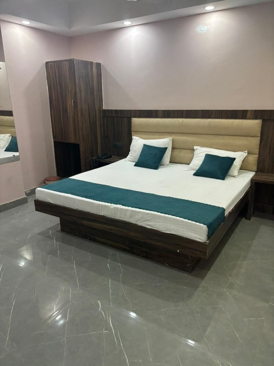 Deluxe Double Room | Free WiFi