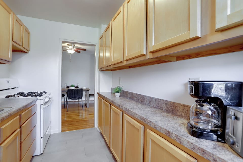Comfort Apartment, 2 Bedrooms | Private kitchen | Fridge, microwave, oven, stovetop