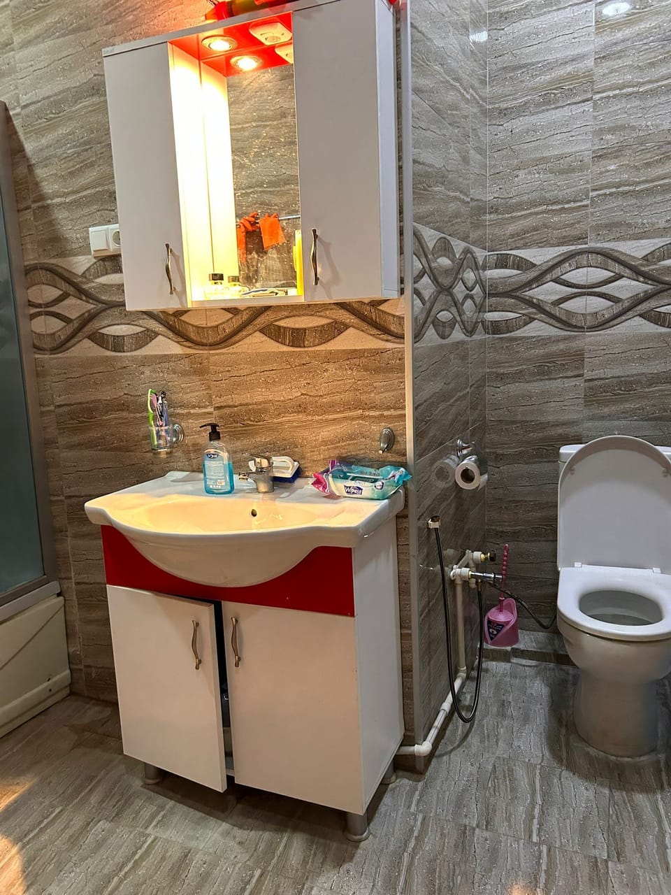 Basic Double or Twin Room, City View | Bathroom