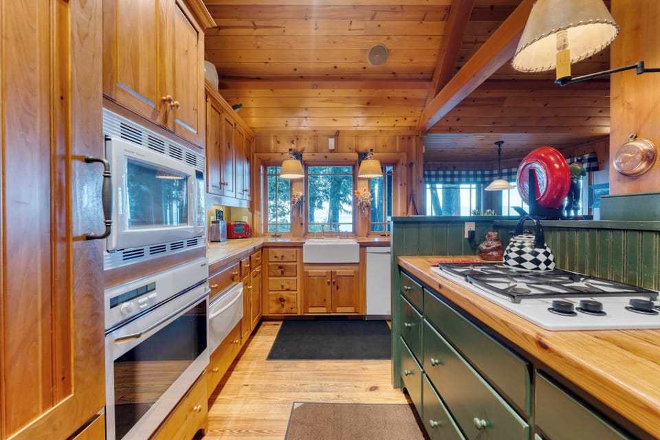 House (5 Bedrooms) | Interior