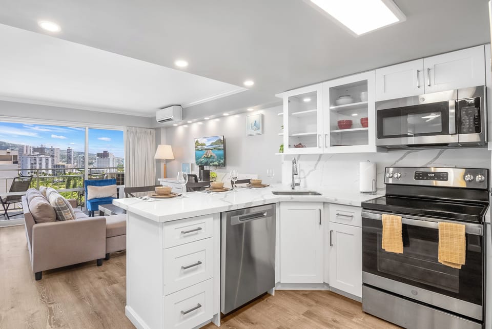 Studio, 2 Queen Beds, Balcony, City View (1 Bedroom) | Private kitchen | Fridge, microwave, oven, rice cooker