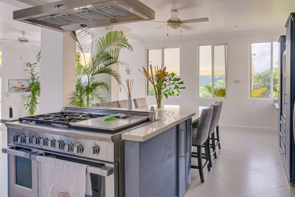 Villa, 4 Bedrooms | Private kitchen | Fridge, oven, coffee/tea maker, toaster