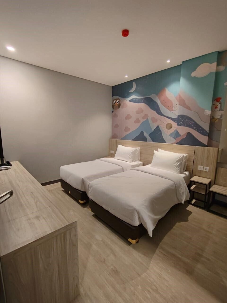 Standard Twin Room, 2 Bedrooms | Desk, free WiFi