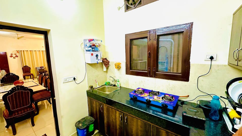 3BHK Private Room | Private kitchen | Shared fridge, microwave, eco-friendly cleaning products, dining tables
