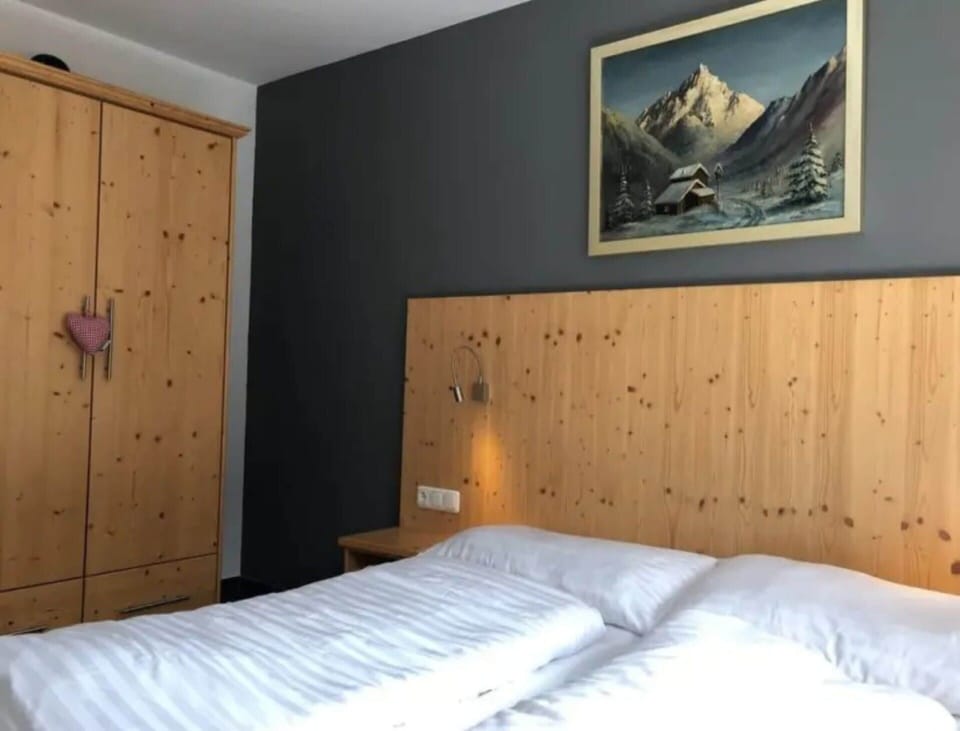 House | 4 bedrooms, individually furnished, bed sheets
