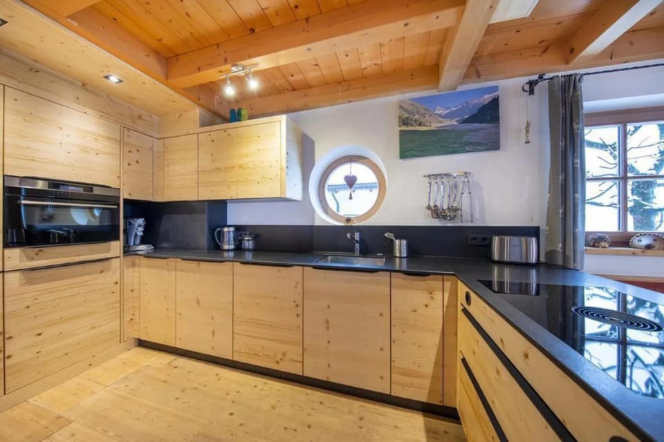 House | Private kitchen | Coffee/tea maker, fridge, microwave, oven