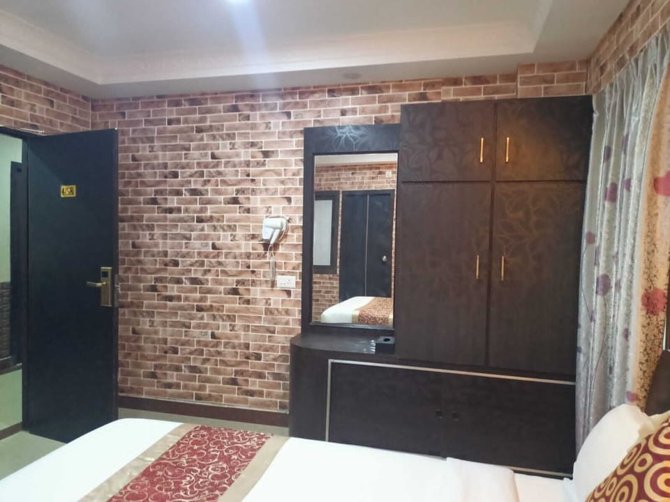 Deluxe Double Room | Blackout drapes, iron/ironing board, free WiFi