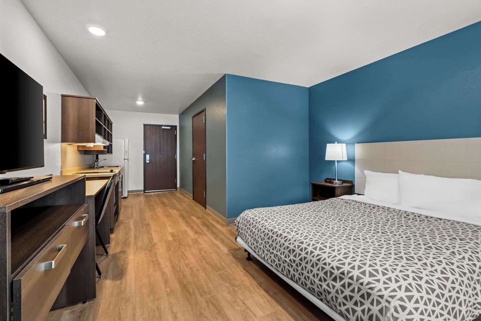Room, 1 Queen Bed, Accessible, Non Smoking | Free WiFi