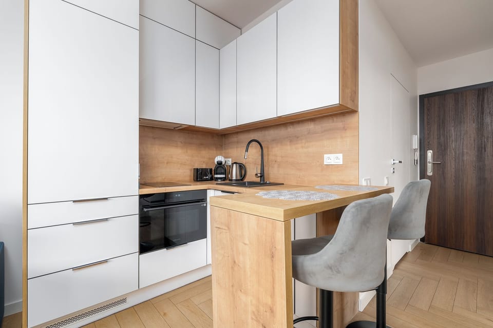 Coffee/tea maker, electric kettle, toaster, highchair