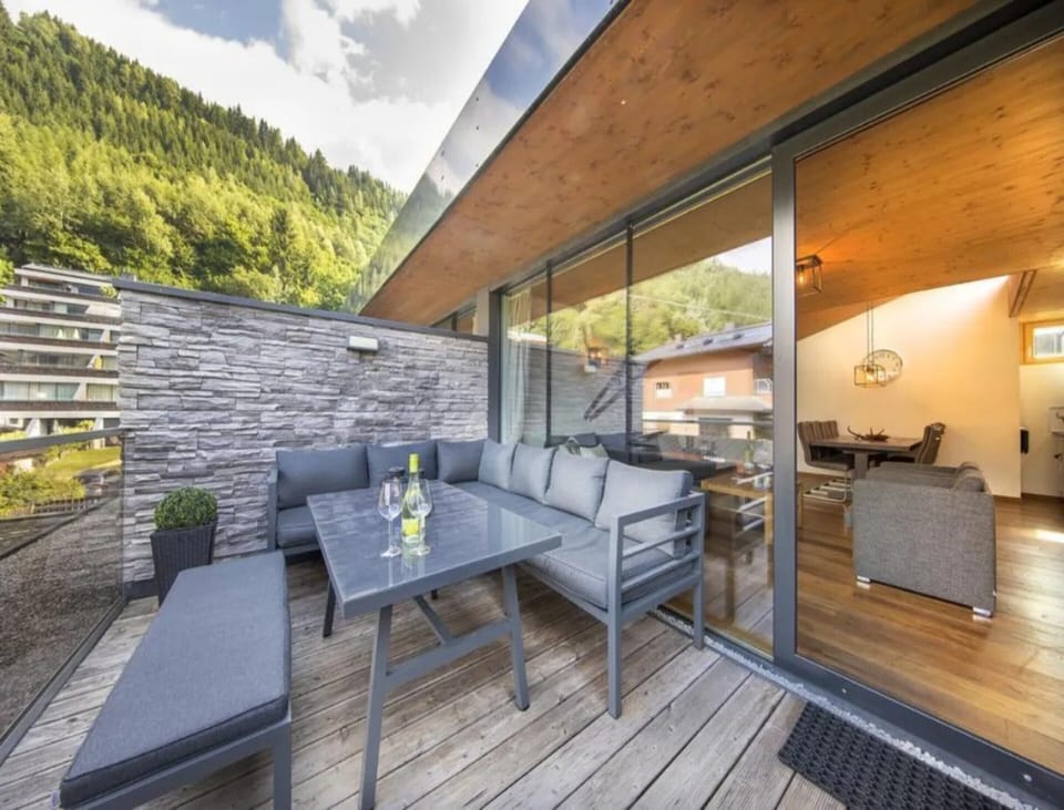 House | Balcony
