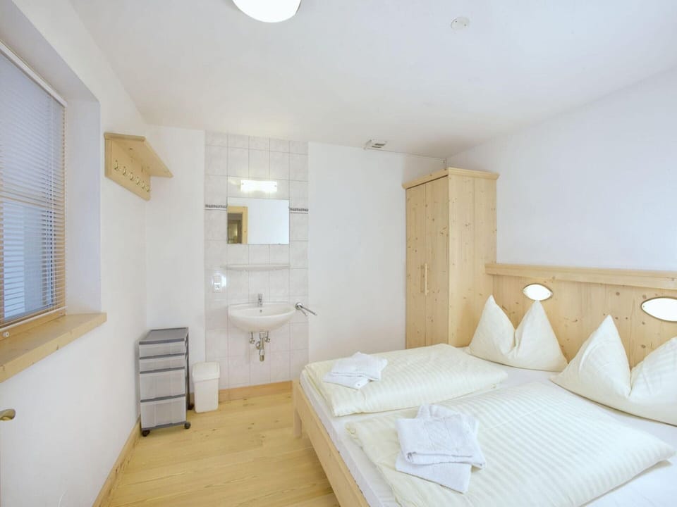 Chalet | 3 bedrooms, bed sheets