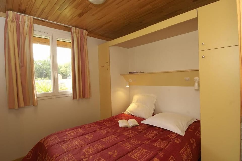 Room | Free WiFi