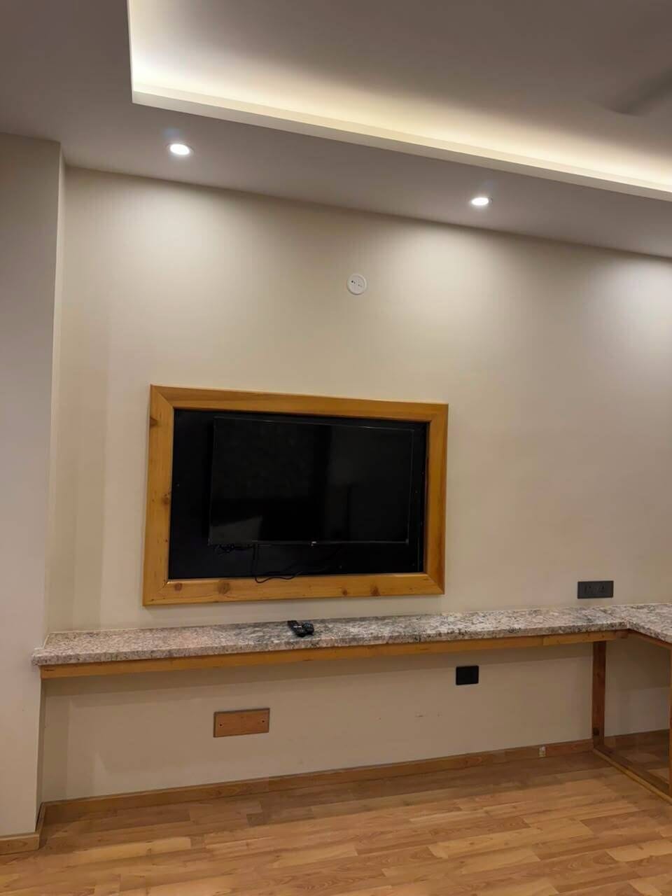Business Room | Egyptian cotton sheets, premium bedding, memory foam beds, desk