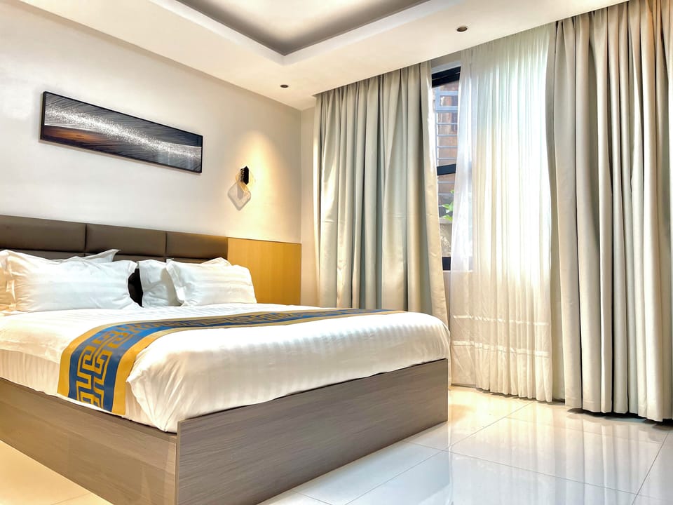 In-room safe, desk, laptop workspace, iron/ironing board