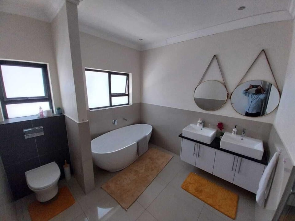 Luxury Suite, Mountain View | Bathroom | Towels