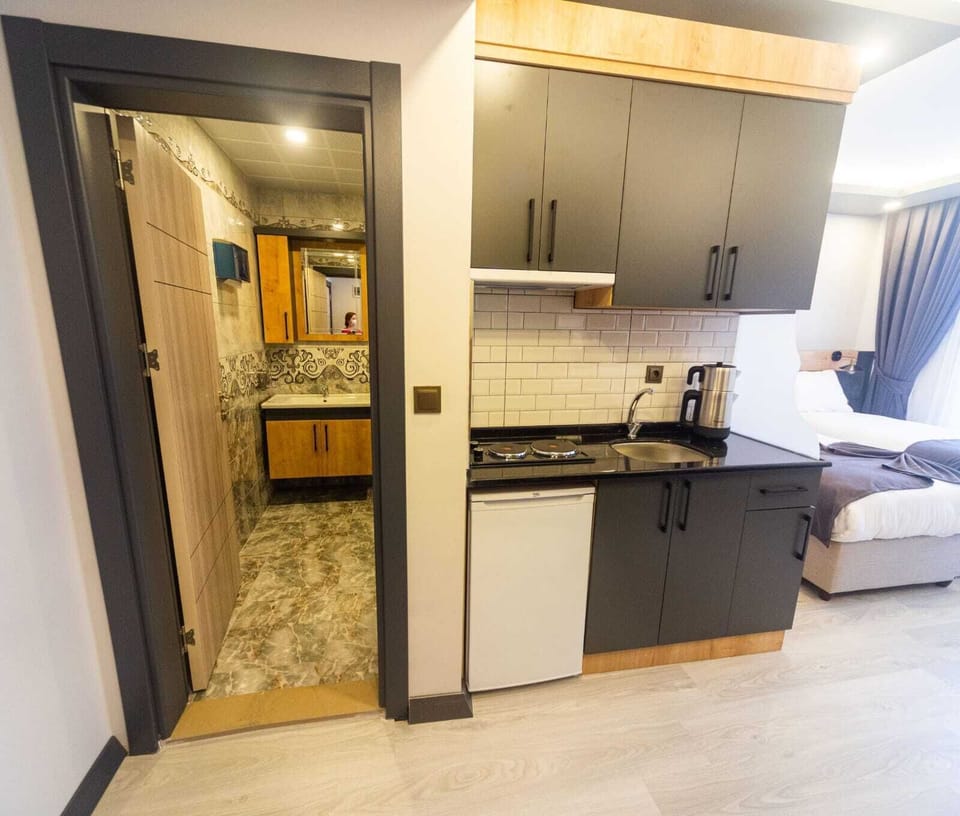 Comfort Double Room | In-room safe, desk, laptop workspace, blackout drapes