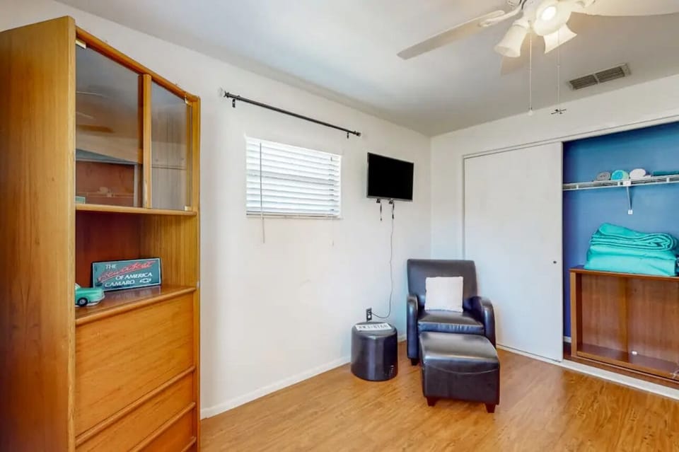 2 bedrooms, iron/ironing board, free WiFi