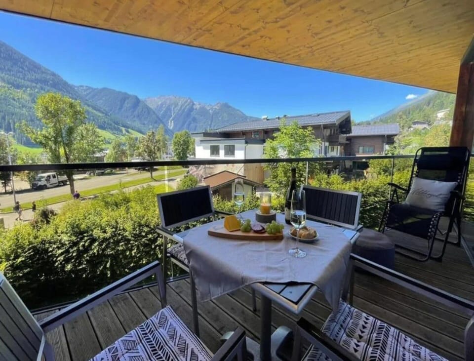 House | Balcony