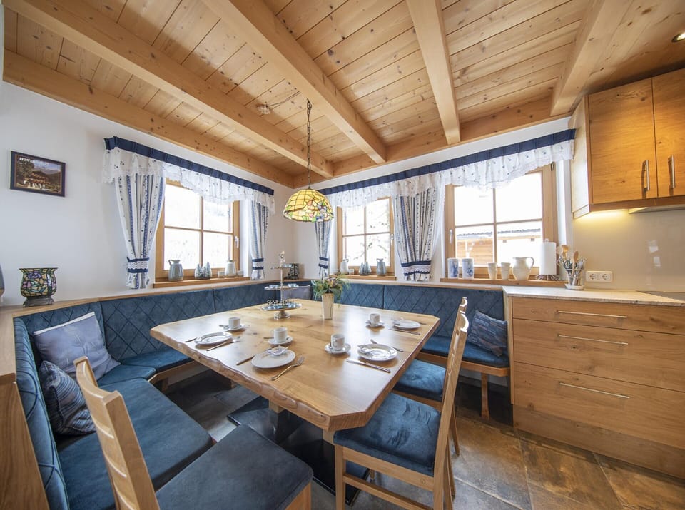 Chalet | Dining