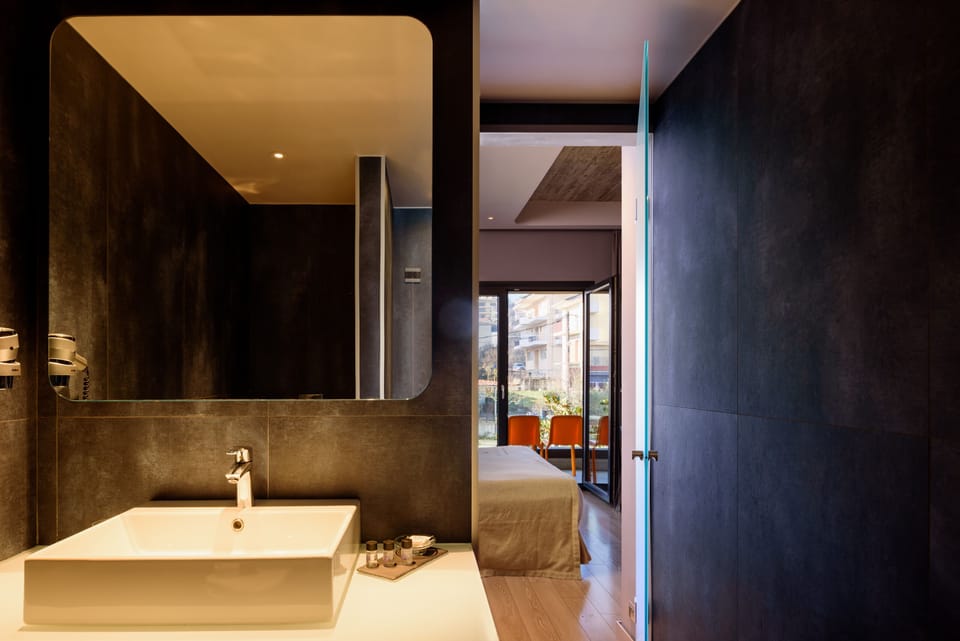 Comfort Double Room, City View | Bathroom | Free toiletries, hair dryer, towels, soap