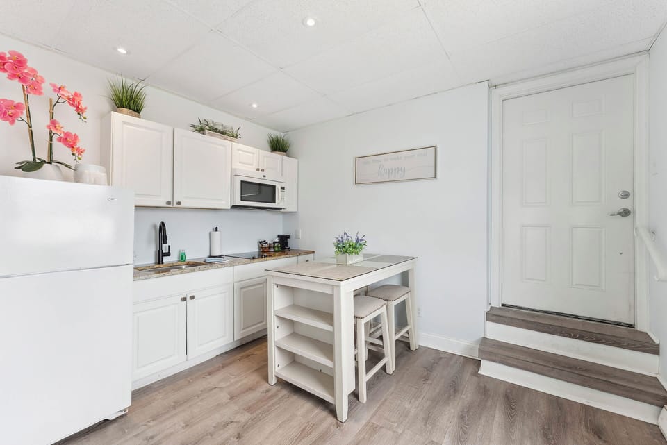 Double Room, 2 Queen Beds, Kitchenette (Check-In Age 25) | Private kitchen | Fridge, microwave, oven, stovetop