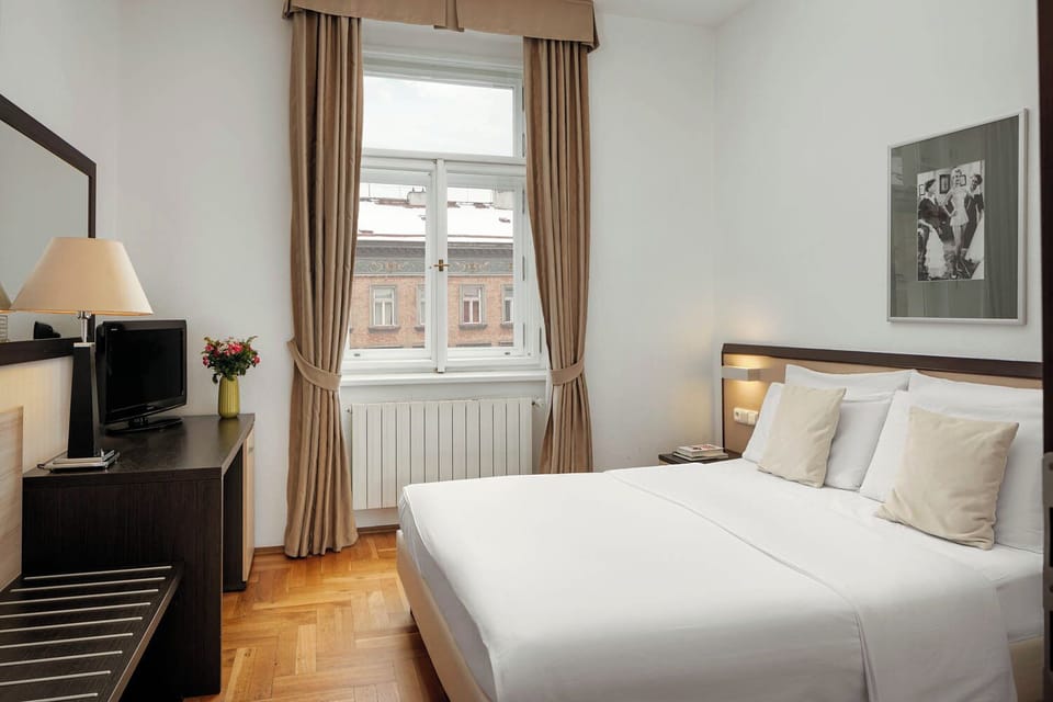 Double or Twin Room | 1 bedroom, premium bedding, minibar, in-room safe