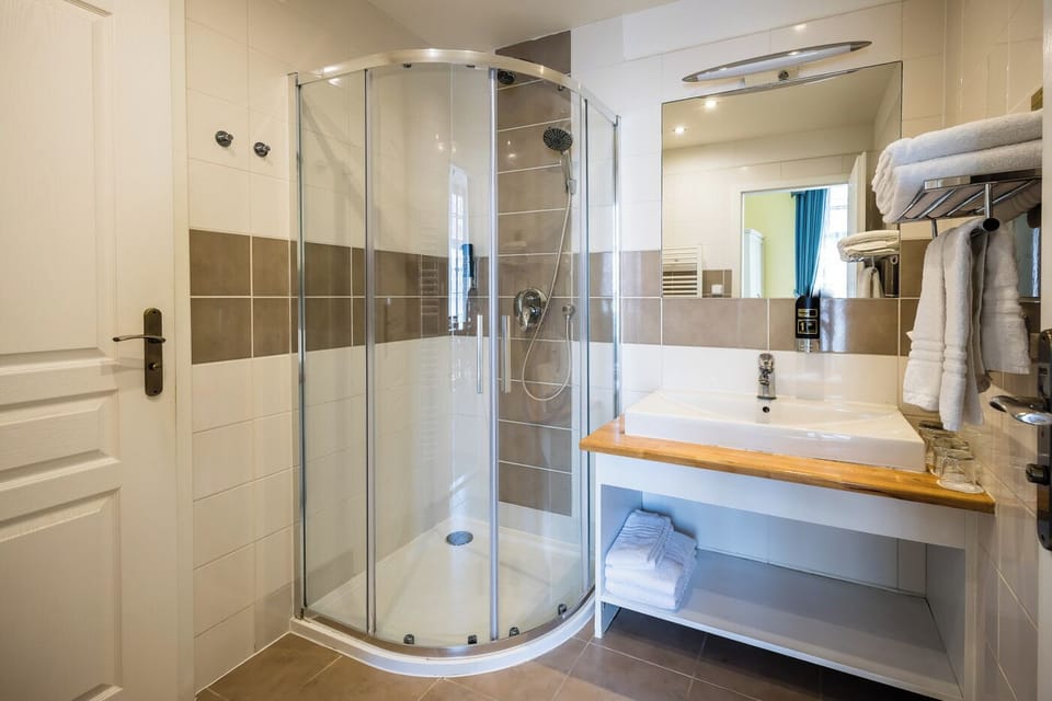 Family Suite, 2 Bedrooms, Connecting Rooms | Hypo-allergenic bedding available, minibar, in-room safe, desk