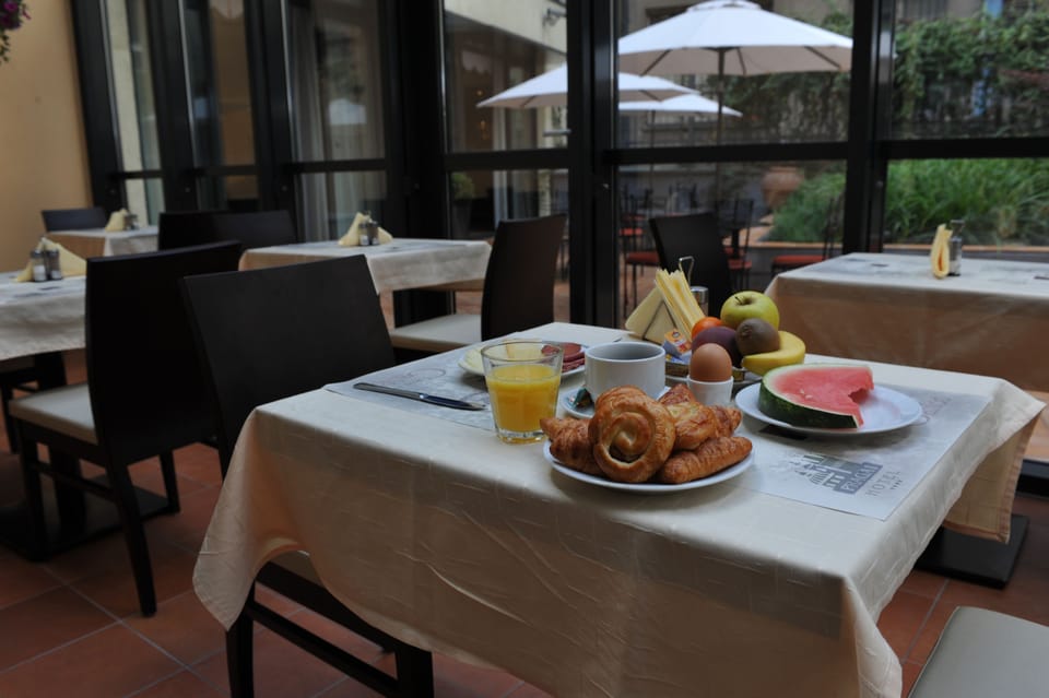 Daily buffet breakfast for a fee