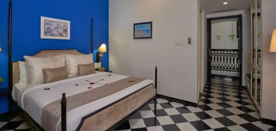 Basic Double Room | In-room safe, iron/ironing board, free WiFi