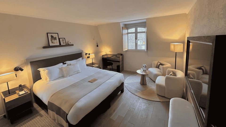 Cèdre Signature | Premium bedding, minibar, in-room safe, individually decorated