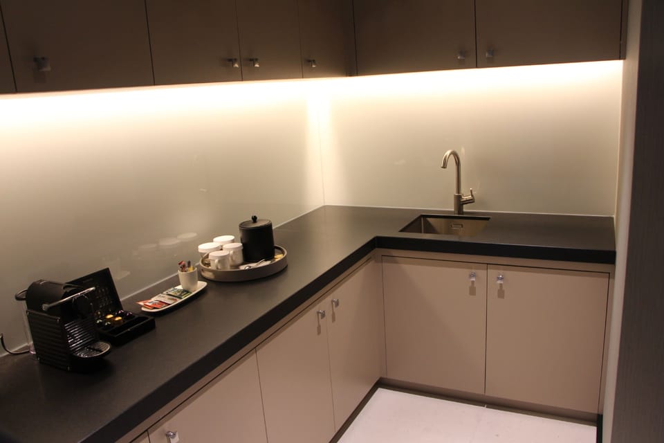 Suite, Club Lounge Access (Diamond) | Private kitchen | Electric kettle